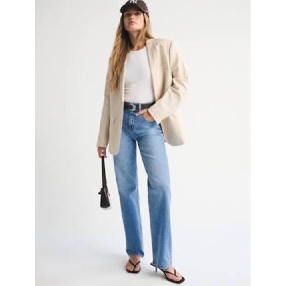 Abercrombie & Fitch The 90s Relaxed Jean High Rise Light Wash Blue 25 0S155D1226